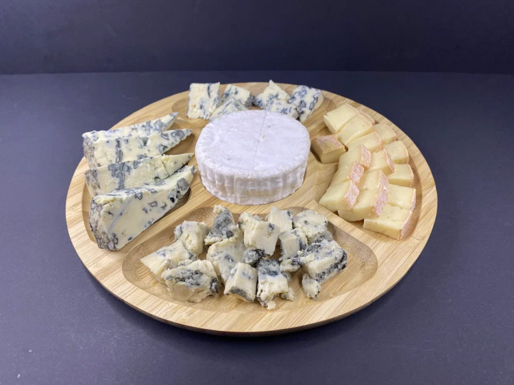 Сырная тарелка с плесенью