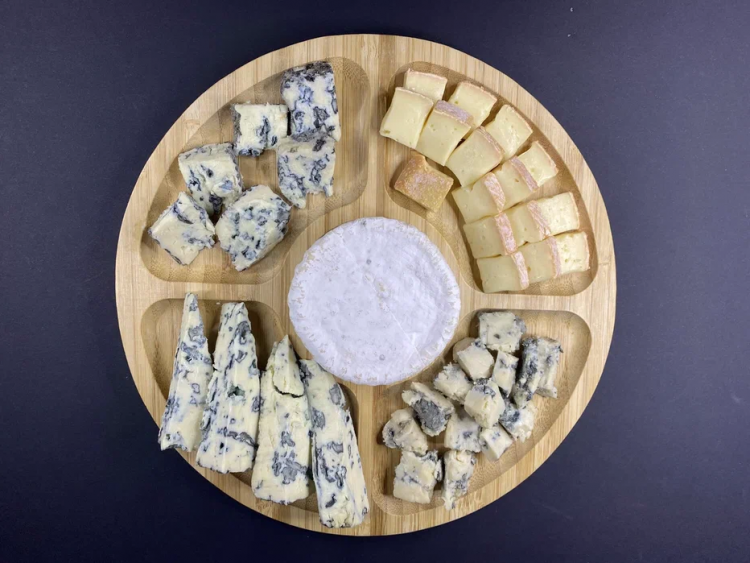 Сырная тарелка с плесенью